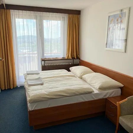 Retro Suza فندق براتسيلافا